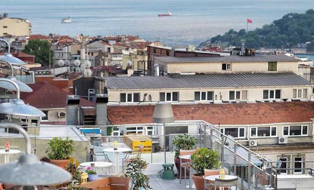 İstanbul’a tepeden göz kırpan “İstiklal Terrace” açıldı